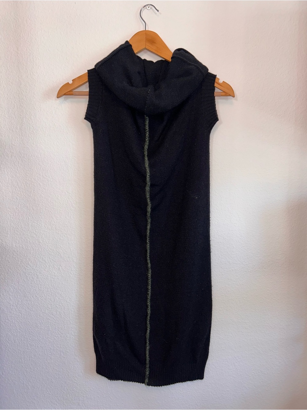 Sarah Pacini Black Knit Top with Contrast Label